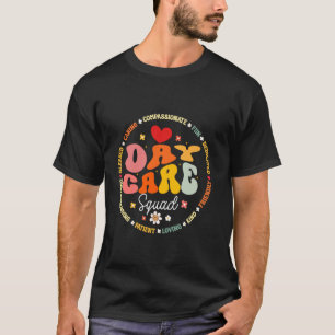 Camiseta Groovy Daycare Squad Proveedor de Cuidado Infantil