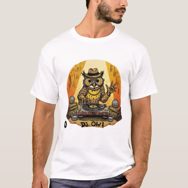 Camiseta Groovy DJ Owl: Vibes de vida nocturna (Anverso)