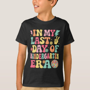 Camiseta Groovy En Mi Último Día De Jardín De Infantes Era
