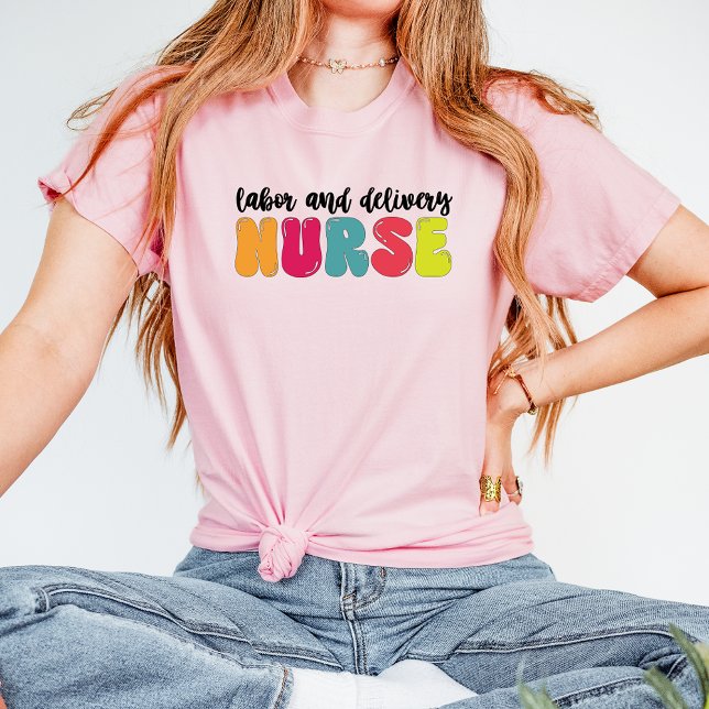 Camiseta Groovy Enfermera de parto y trabajo de medio siglo (Subido por el creador)