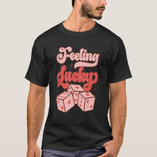 Camiseta Groovy Feeling Lucky Dice Hearts Valentines Day Wo (Anverso)