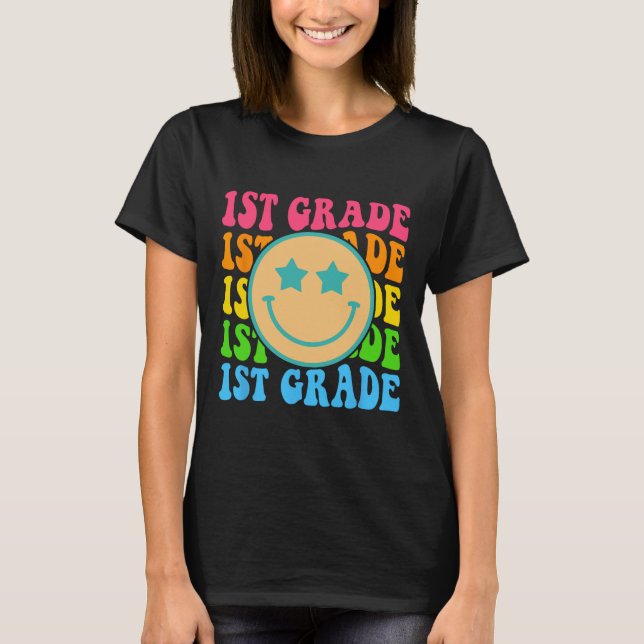 Camiseta Groovy First Grado Vibes Enfrenta A Profesores Ret (Anverso)