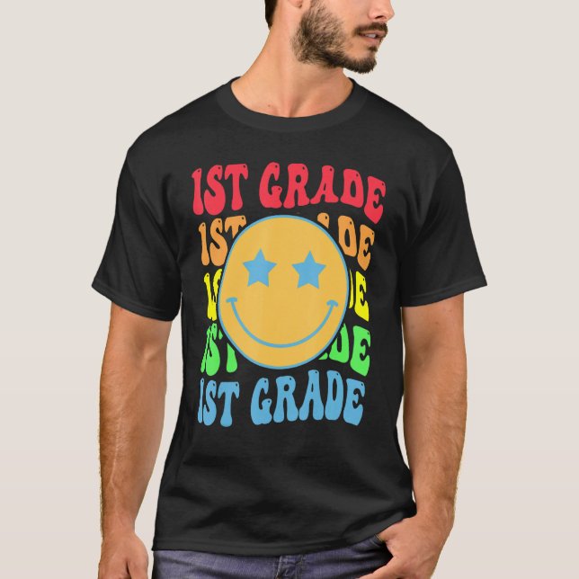 Camiseta Groovy First Grado Vibes Enfrenta A Profesores Ret (Anverso)