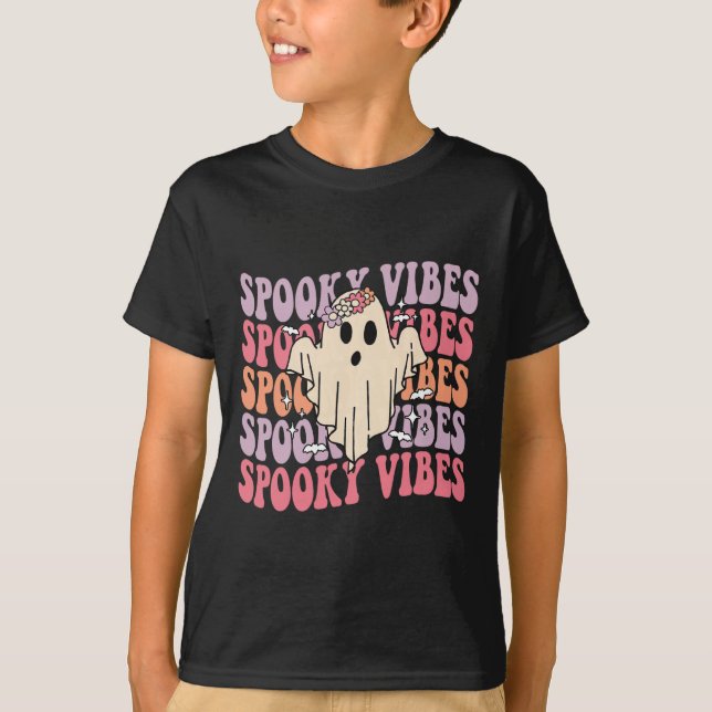 Camiseta Groovy Halloween Spooky Vibes Retro Fantasma Flora (Anverso)
