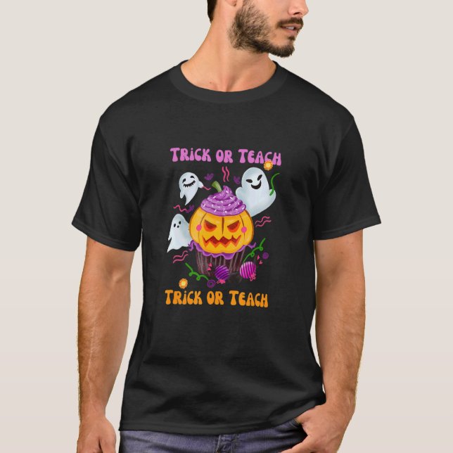Camiseta Groovy Halloween Trick o Teach Boo Ghost Pre K Te (Anverso)