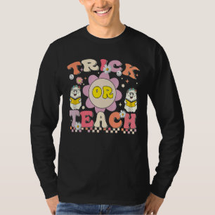 Camiseta Groovy Halloween Trick O Teach Retro Floral Ghost