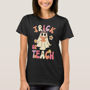 Camiseta Groovy Halloween Trick O Teach Retro Floral Ghost