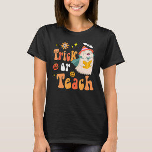 Camiseta Groovy Halloween Trick o Teach Retro Floral Ghost