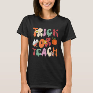 Camiseta Groovy Halloween Trick O Teach Retro Floral Ghost