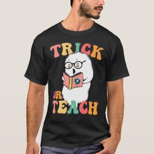 Camiseta Groovy Halloween Trick O Teach Retro Floral Ghost
