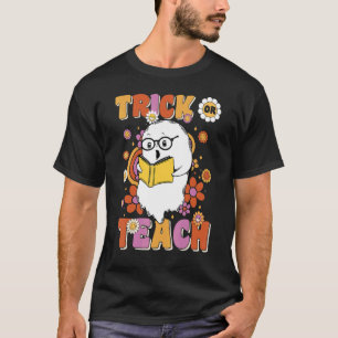 Camiseta Groovy Halloween Trick o Teach Retro Floral Ghost