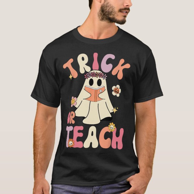 Camiseta Groovy Halloween Trick O Teach Retro Floral Ghost (Anverso)