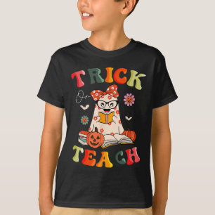 Camiseta Groovy Halloween Trick o Teach Retro Floral Ghost