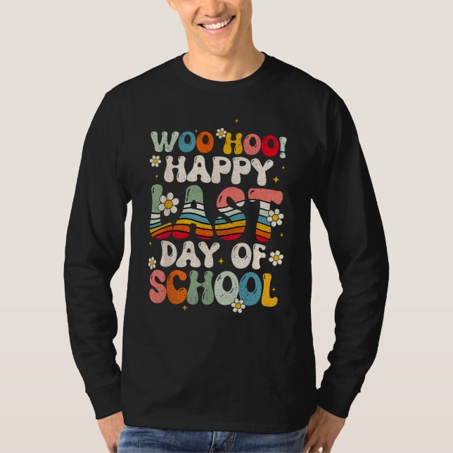 Camiseta Groovy Happy Last Day of School Teachers Students  (Anverso)