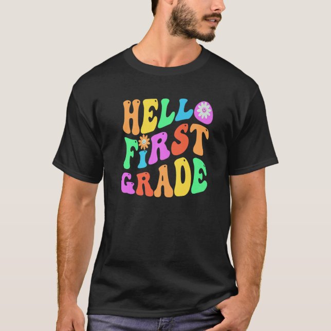 Camiseta Groovy Hello 1er grado Maestra Purple First Gr Ret (Anverso)