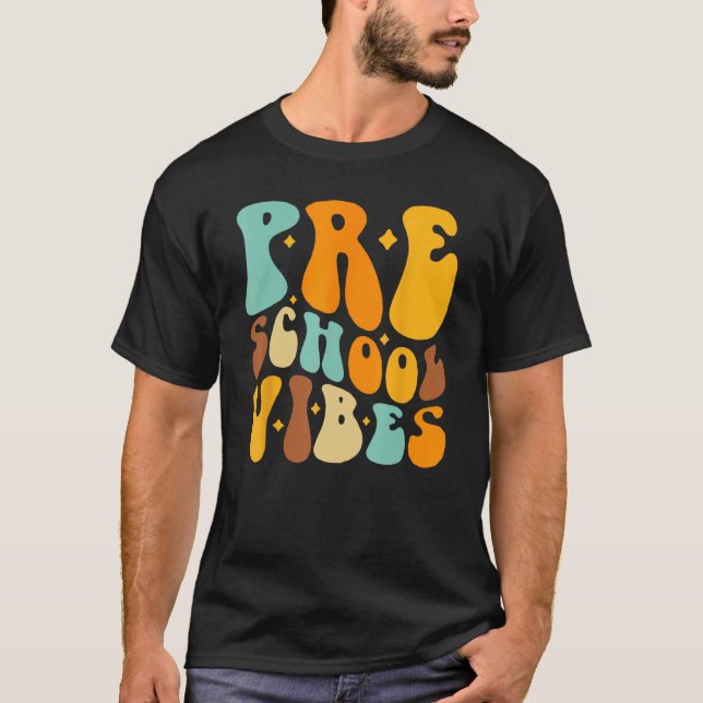 Camiseta Groovy Hello Enseñadores Retro de Vibes de Preesco (Anverso)