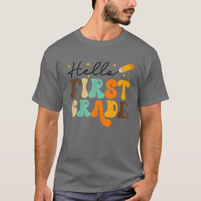 Camiseta Groovy Hello First Grado Vibes Retro Profesores (Anverso)