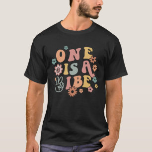 Camiseta Groovy Hippie 1 es un Vibe Boy Fiesta de Cumpleaño