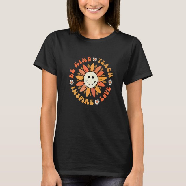Camiseta Groovy Hippy Teacher Be Kind Teach Love Inspire El (Anverso)