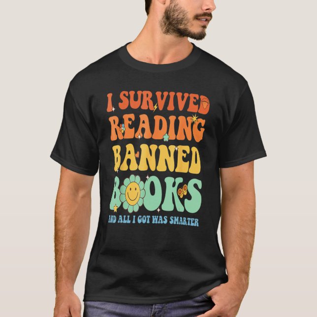 Camiseta Groovy I Survived Reading Banned Books Book Lover  (Anverso)