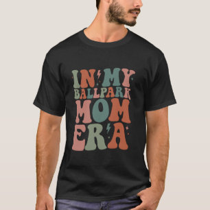 Camiseta Groovy In My Ballpark Mom Era Softball Baseball Mo