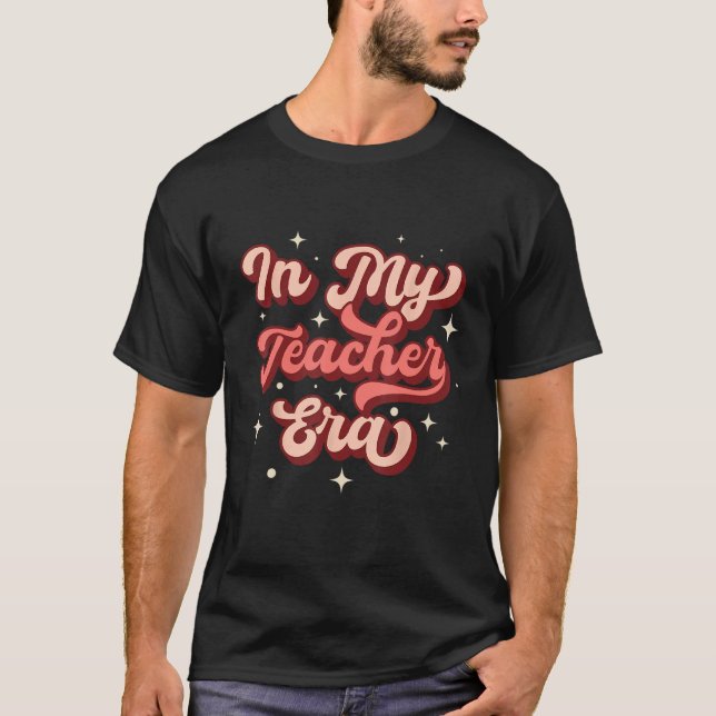 Camiseta Groovy In My Teacher Era Test Day  Testing Teacher (Anverso)