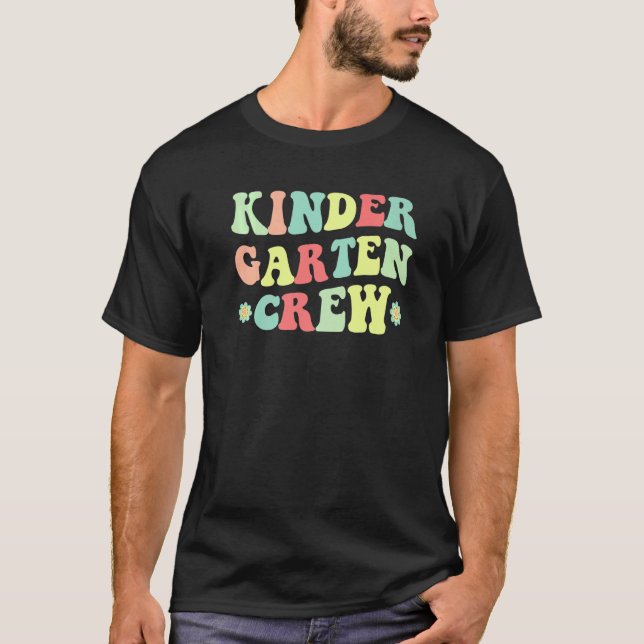 Camiseta Groovy Kindergarten Crew Teachers Boys Kids Back T (Anverso)