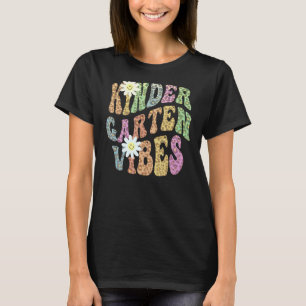 Camiseta Groovy KINDERGARTEN VIBES Teacher Leopard Print Ki
