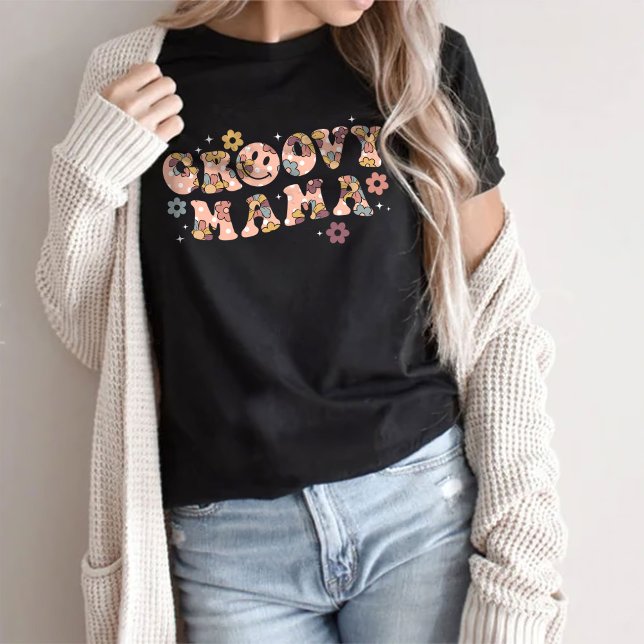Camiseta Groovy Mama Floral Retro Shirt (Subido por el creador)