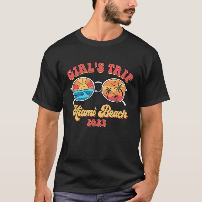 Camiseta Groovy Miami Beach 2023 Girls Trip Sunglasses Summ (Anverso)