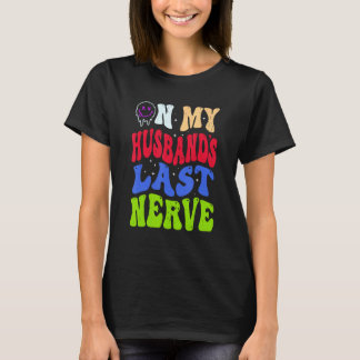 Camiseta Groovy On My Husband s Last Nerve 2