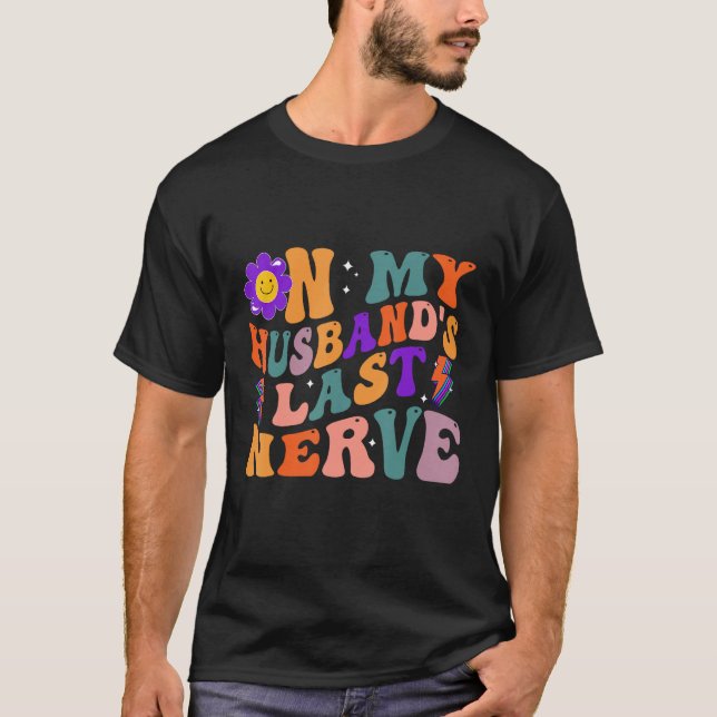 Camiseta Groovy On My Husband s Last Nerve 3 (Anverso)