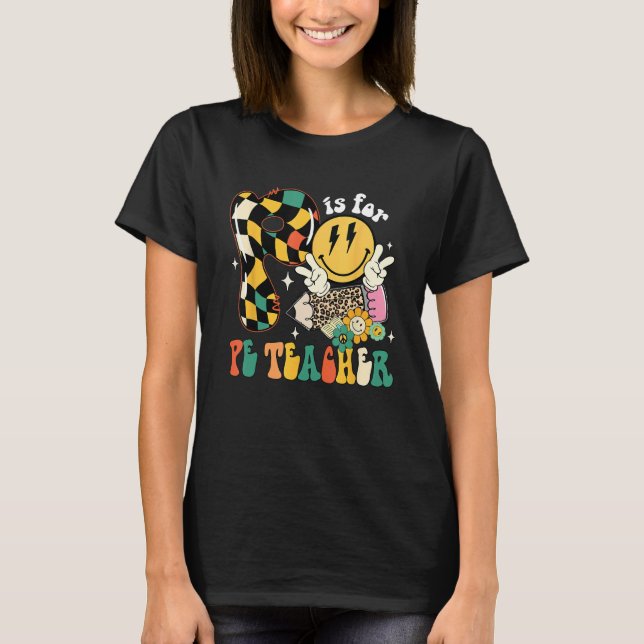 Camiseta Groovy P Is For PE Teacher Leopard Back To School (Anverso)