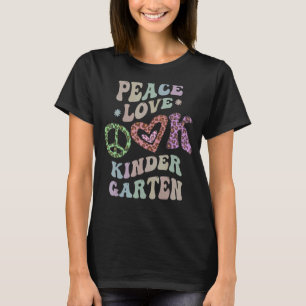 Camiseta Groovy PEACE LOVE KINDERGARTEN Leopard Print Kinde
