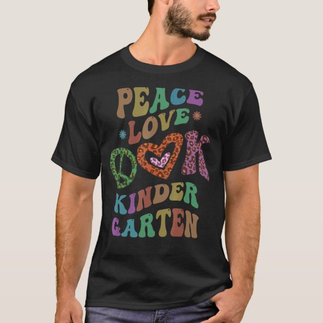 Camiseta Groovy PEACE LOVE KINDERGARTEN Leopard Print Kinde (Anverso)