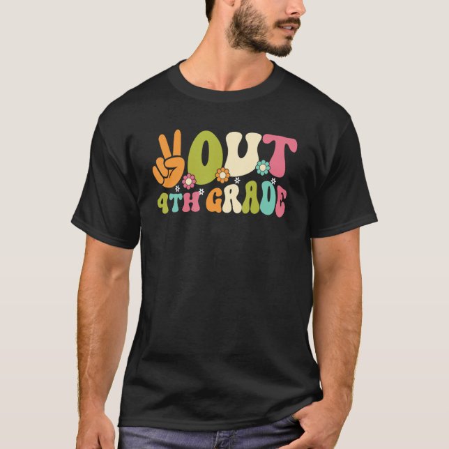 Camiseta Groovy Peace Out 4th Grade Teacher Kids Last Day O (Anverso)
