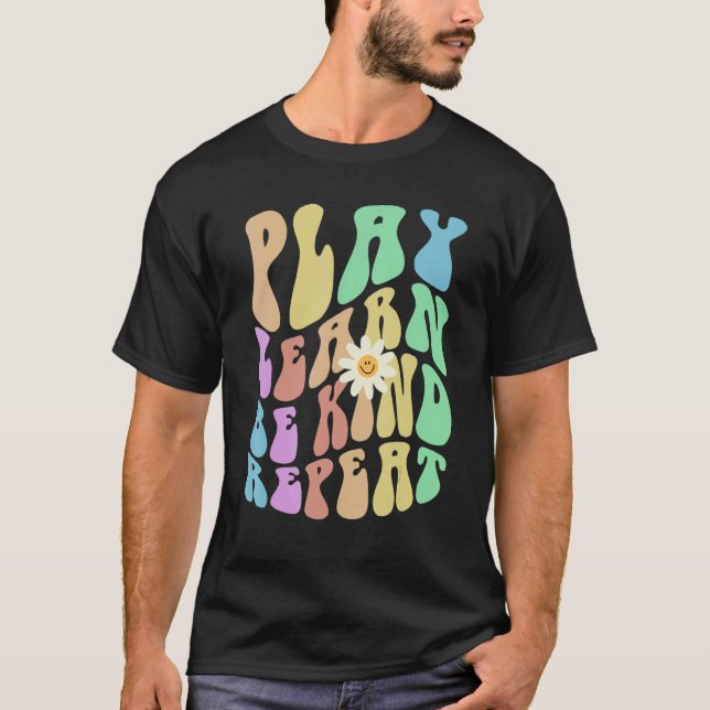 Camiseta Groovy PLAY LEARN BE KIND REPEAT Retro Stop Bullyi (Anverso)