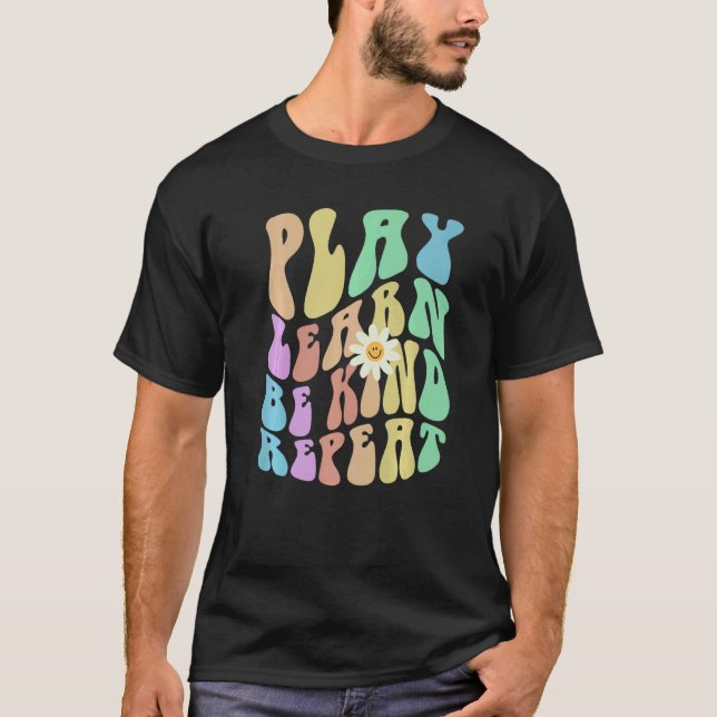 Camiseta Groovy PLAY LEARN BE KIND REPEAT Retro Stop Bullyi (Anverso)