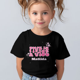 Camiseta groovy rainbow 5 es una vibra rosa margarita retro