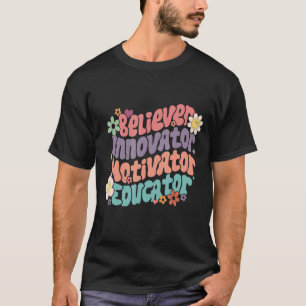 Camiseta Groovy Retro Believer Motivator Innovator Educator
