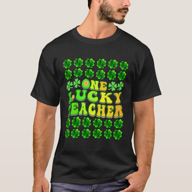 Camiseta Groovy Retro One Lucky Teacher Irish shamrock St P (Anverso)
