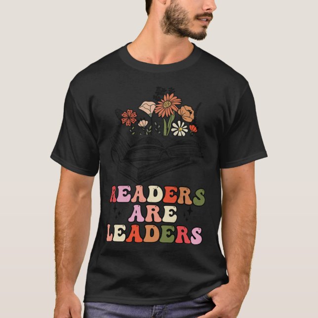 Camiseta Groovy Retro Readers Are Leaders  Book (Anverso)