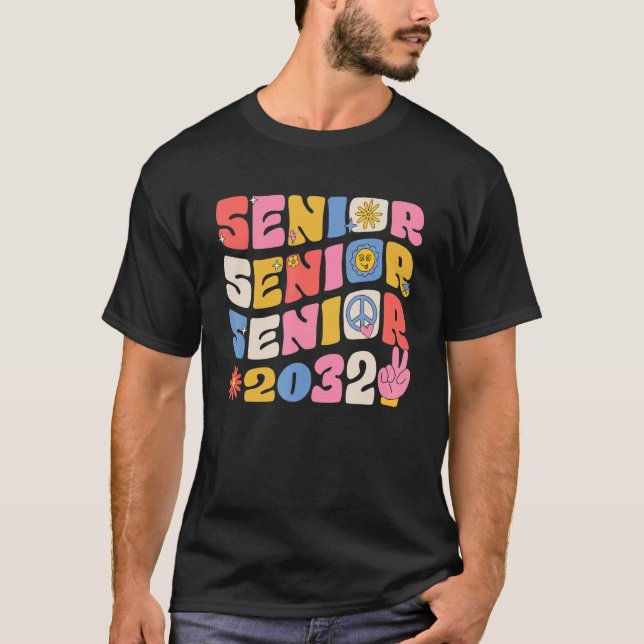 Camiseta Groovy Senior 2032 Graduation Back To School Class (Anverso)