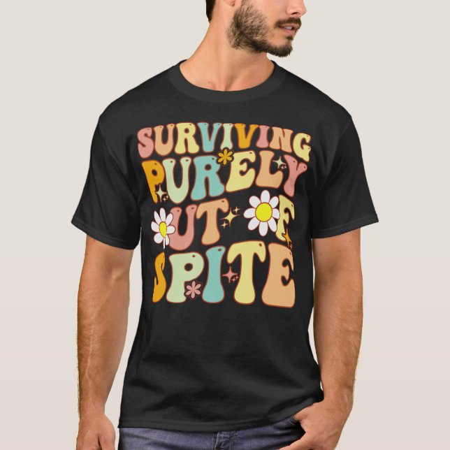 Camiseta Groovy Sobrevivientemente Por Pena, Un Fu Humoríst (Anverso)