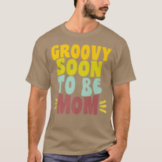 Camiseta Groovy Soon To Be Mom Retro Pregnancy Announcement