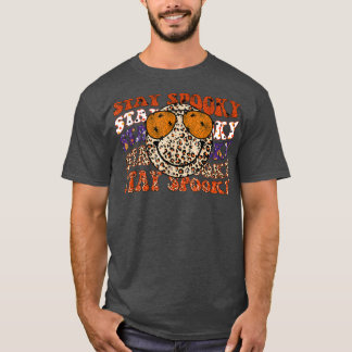 Camiseta Groovy Stay Spooky Vibes Retro Smile Face Hippie H