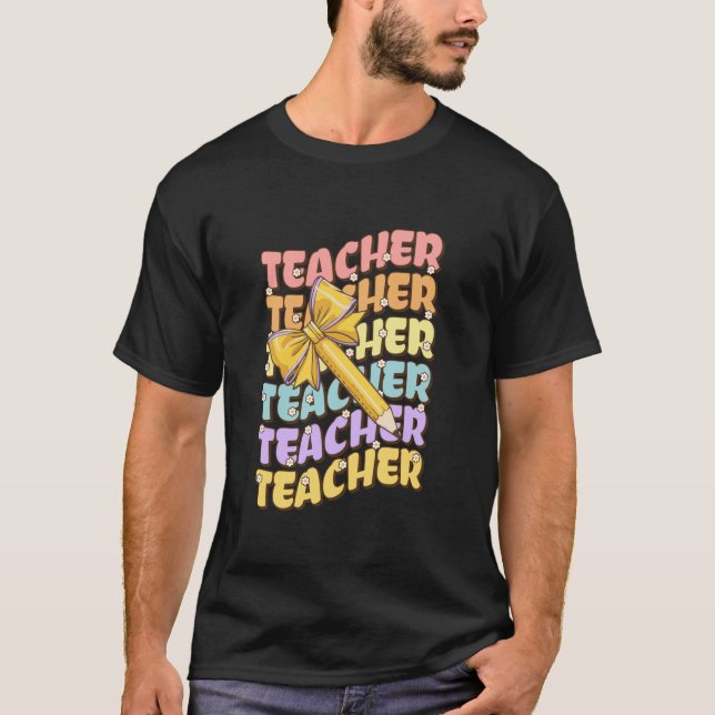 Camiseta Groovy Teacher Coquette Bow Lápiz de profesores de (Anverso)