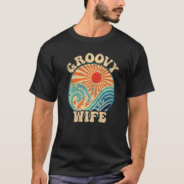 Camiseta Groovy Wife 70s Aesthetic Nostalgia 1970's Retro W (Anverso)