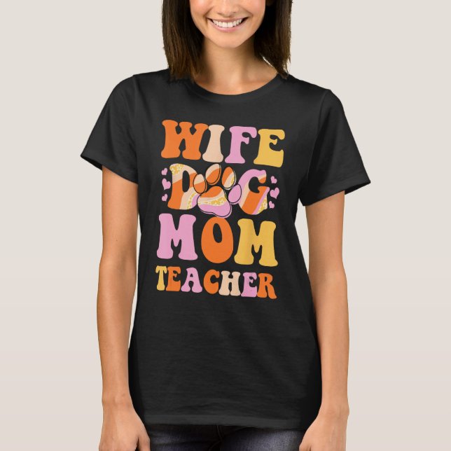 Camiseta Groovy Wife Dog Mom (Anverso)