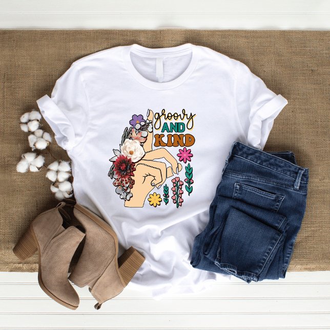 Camiseta Groovy y amable de mujeres con flores sil (Subido por el creador)
